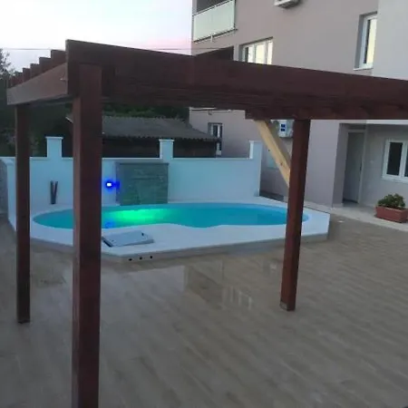 Daire In With Balcony, Air Conditioning, Wifi, Washing Machine 5173-2 Rogoznica (Sibenik-Knin)